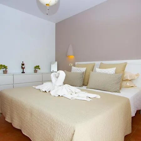 Playa Blanca Villa Sleeps 8 With Pool 普拉亚布兰卡