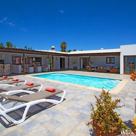 Playa Blanca Villa Sleeps 8 With Pool Playa Blanca (Lanzarote)
