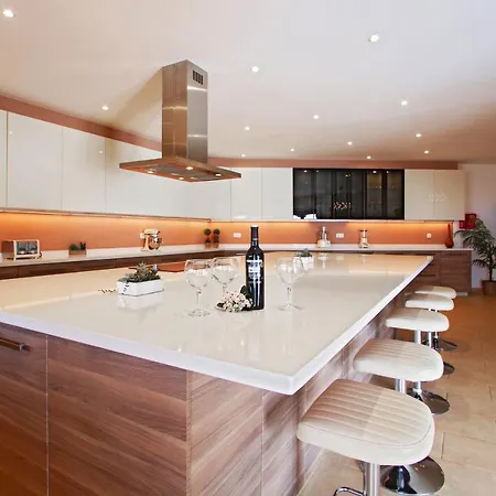 Playa Blanca Villa Sleeps 8 With Pool *