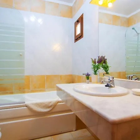 Playa Blanca Villa Sleeps 8 With Pool Playa Blanca (Lanzarote)
